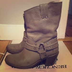 Frye Carmen Harness Short (cowboy style)